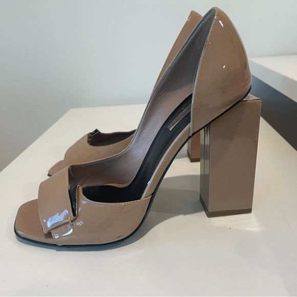 Calvin Klein heels - Picture 2 of 7